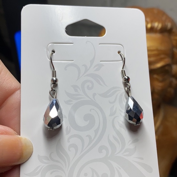 Pretty Titanium looking earrings​ - Picture 3 of 3